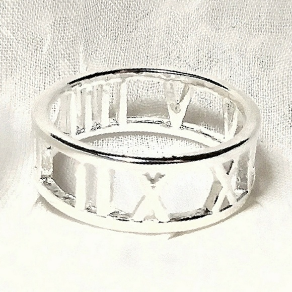 Size 8 .925 Roman Numerals Ring - Picture 2 of 4